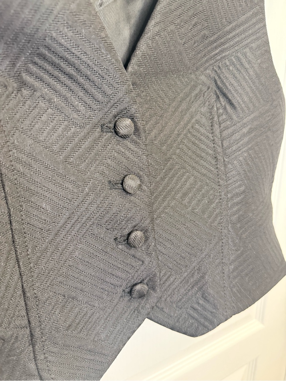 ZARA Black Textured V-Neck cropped Button Vest with back cut out. SMALL - Picture 2 of 7